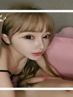 小姐姐左右开工伺候两个小哥哥